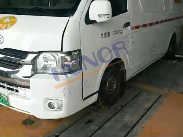 72英寸底盤(pán)測(cè)功機(jī)